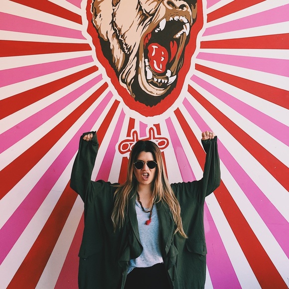 Meet your Posher, Veronica - Picture 3 of 8